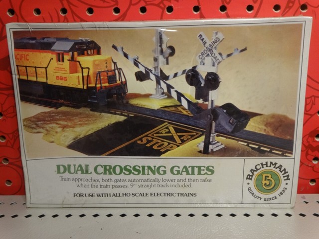 Bachmann HO Scale Operating Dual Crossing Gates Item 3027 B2 for sale ...