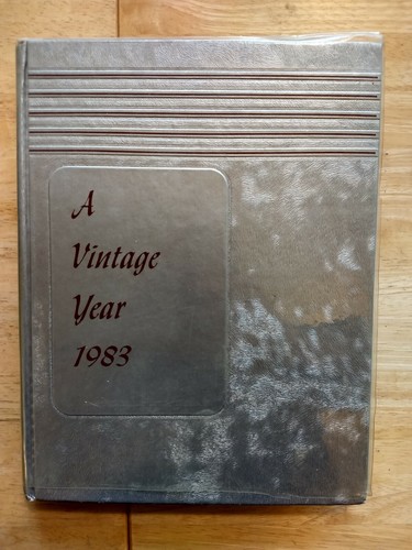 1983 - Vintage High School - Napa, California Yearbook - 第 1/12 張圖片