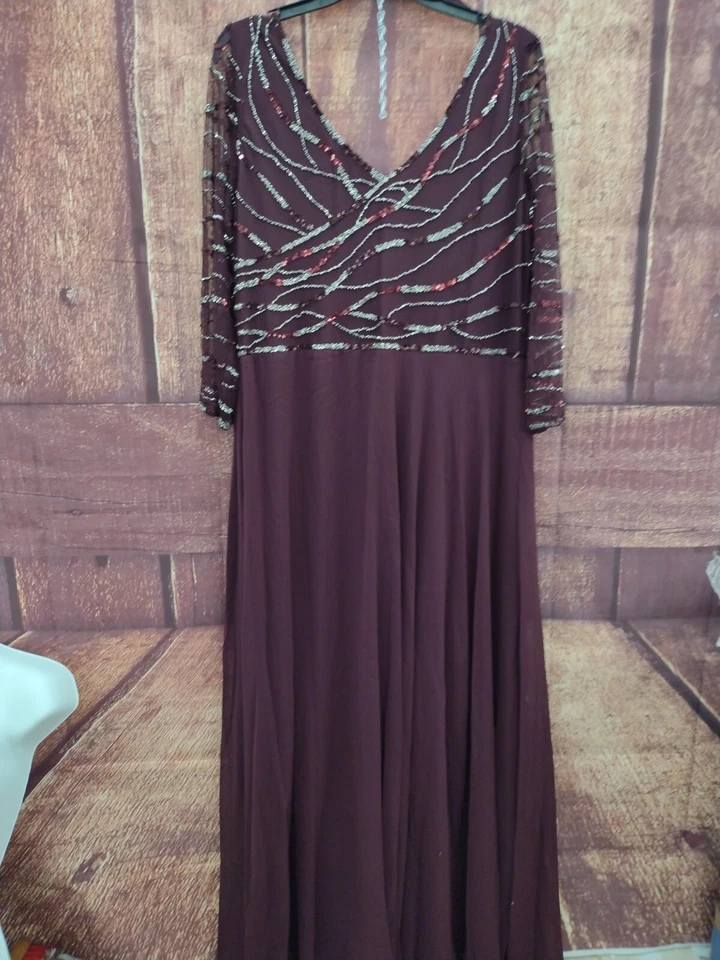 Vestido Jkara Marou, Color Vino, Talla 14W Foto 2 de 4