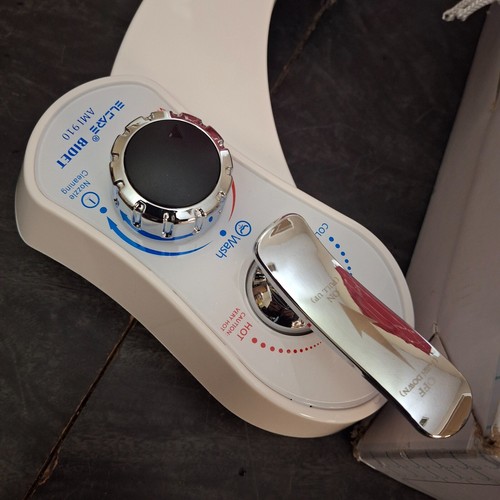 ELCare AMI910 Attacco Bidet per WC Lavaggio Non Elettrico a Caldo e Freddo - Foto 2 di 20