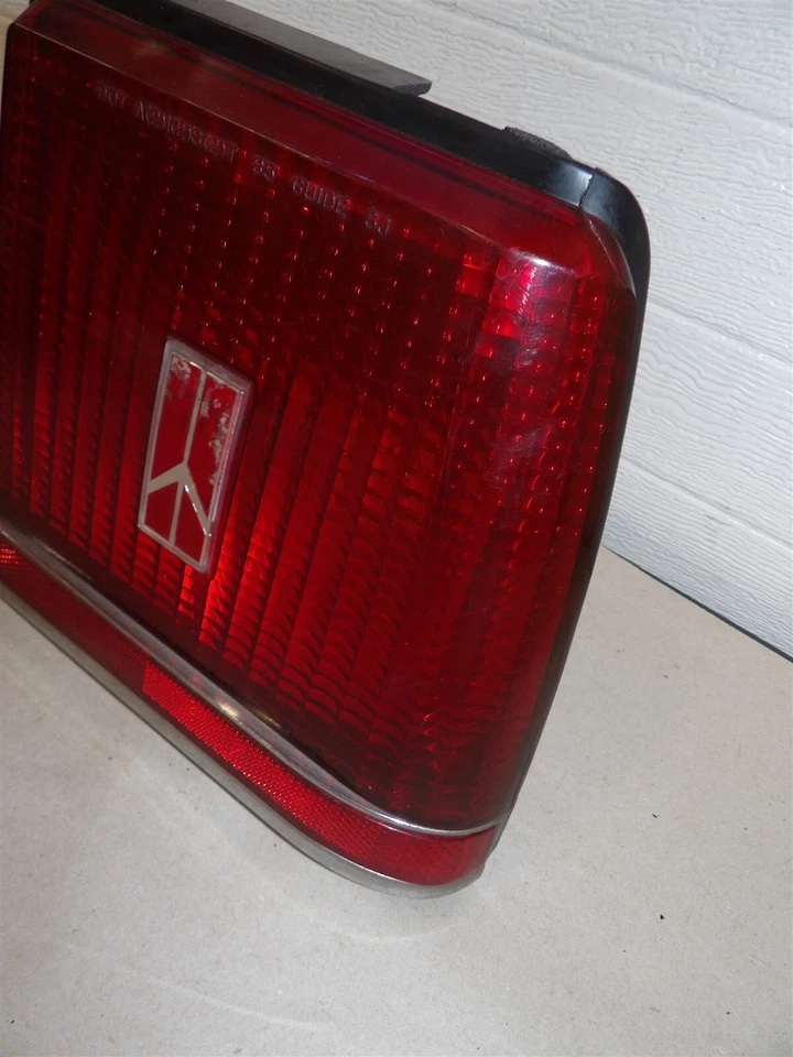 RH PASSENGER SIDE TAILLIGHT ASSEMBLY OLDSMOBILE FIRENZA 1982-84 4DR SEDAN chrome - Image 2 of 4