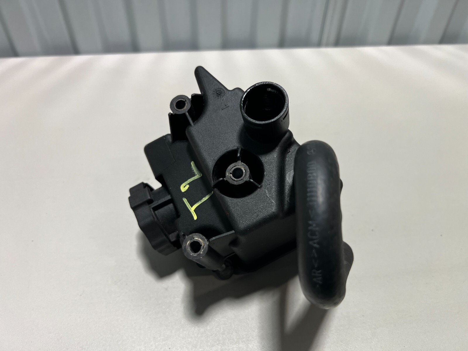 Power Steering Reservoir Bottle for MercedesBenz C230 C280 C300 C350