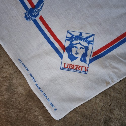 Fazzoletto/Bandana Vintage Statua della Libertà Centenario 1886-1986 21" × 21" - Foto 7 di 11