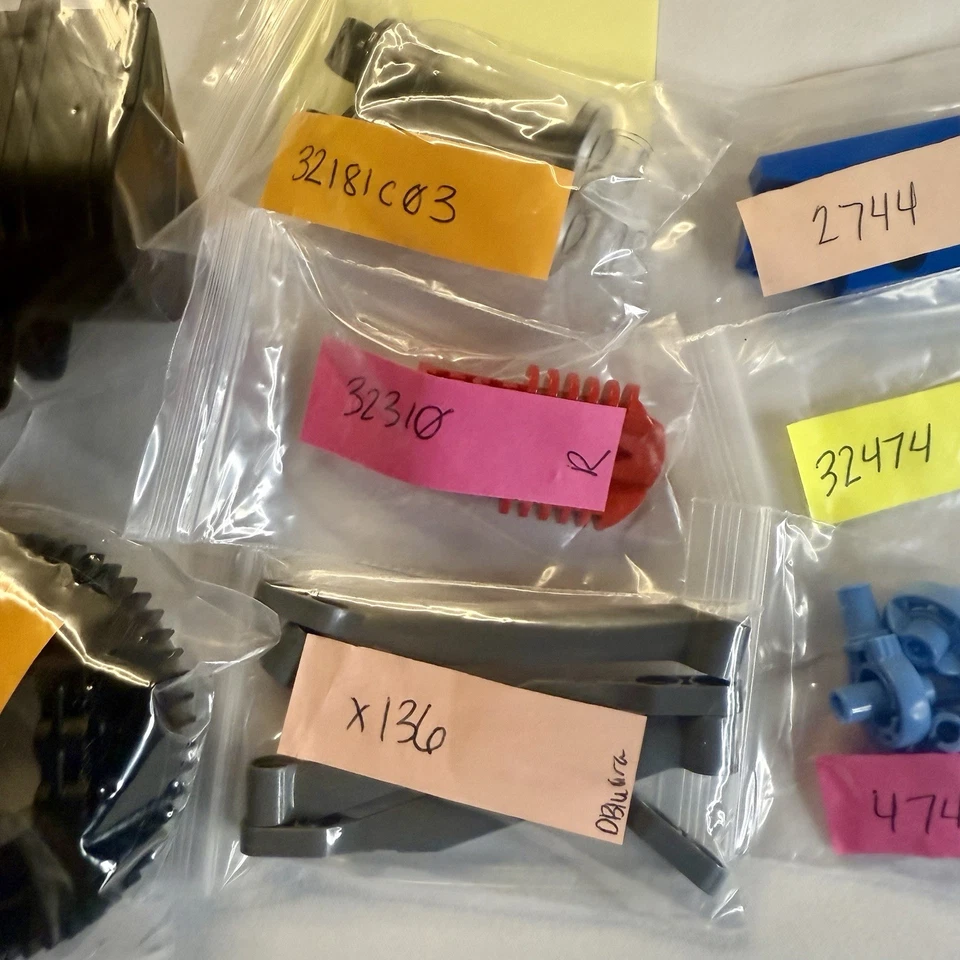 LEGO Technic Parts Lots - 174 Specialty Pieces - Connector Liftarm Steering Gear - Image 4 of 4