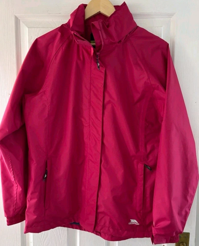 TRESPASS Impermeable Transpirable Con Capucha, Talla 12, Pecho 22" Rosa Oscuro, Buen Estado Foto 4 de 4