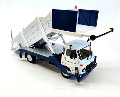 1:43 Avia A31 airport ladder, Flughafentreppe, MALÉV, IXO/IST for deAgostini