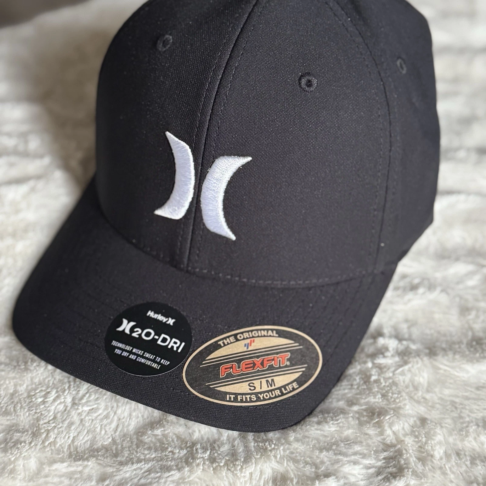 NWT Hurley Corp H2O Dri Flexfit Hat - Curved Brim - Black White Logo - Sz S/M