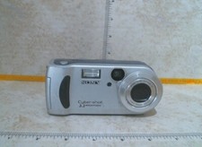 Sony Cyber-shot 3.2MP DSC-P71 Digital Camera - Silver - AS IS