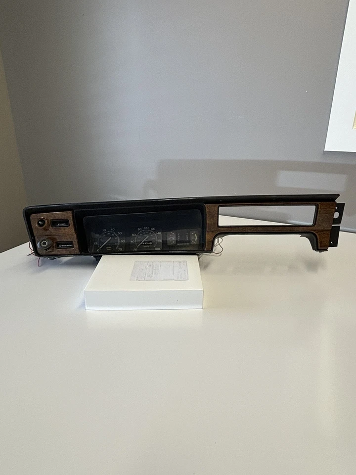 Cuadro de instrumentos AMC Spirit GT 1979-83 con sección de tablero, tacómetro Foto 2 de 4