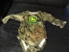 JOHN DEERE 3 TO 6 MONTHS CAMOFLAUGE BODY SUIT GENTLY USED