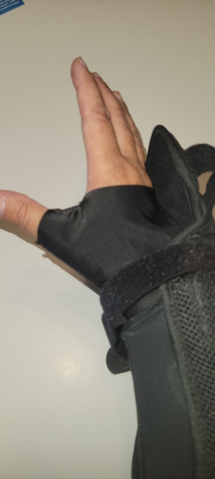 ISO Preferred Wrist Splint Neutral Position Stabilizer Universal One Size Suppor