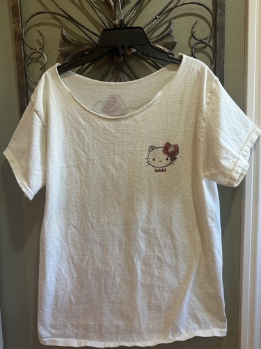 Hello Kitty Eating Ramen T-Shirt Size large