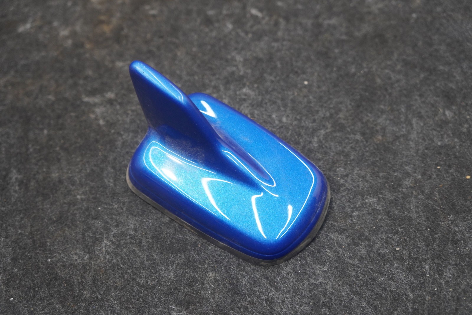 Roof Antenna Shark Fin Eleos Blue 4N0035503AD OEM Lamborghini Urus 2019