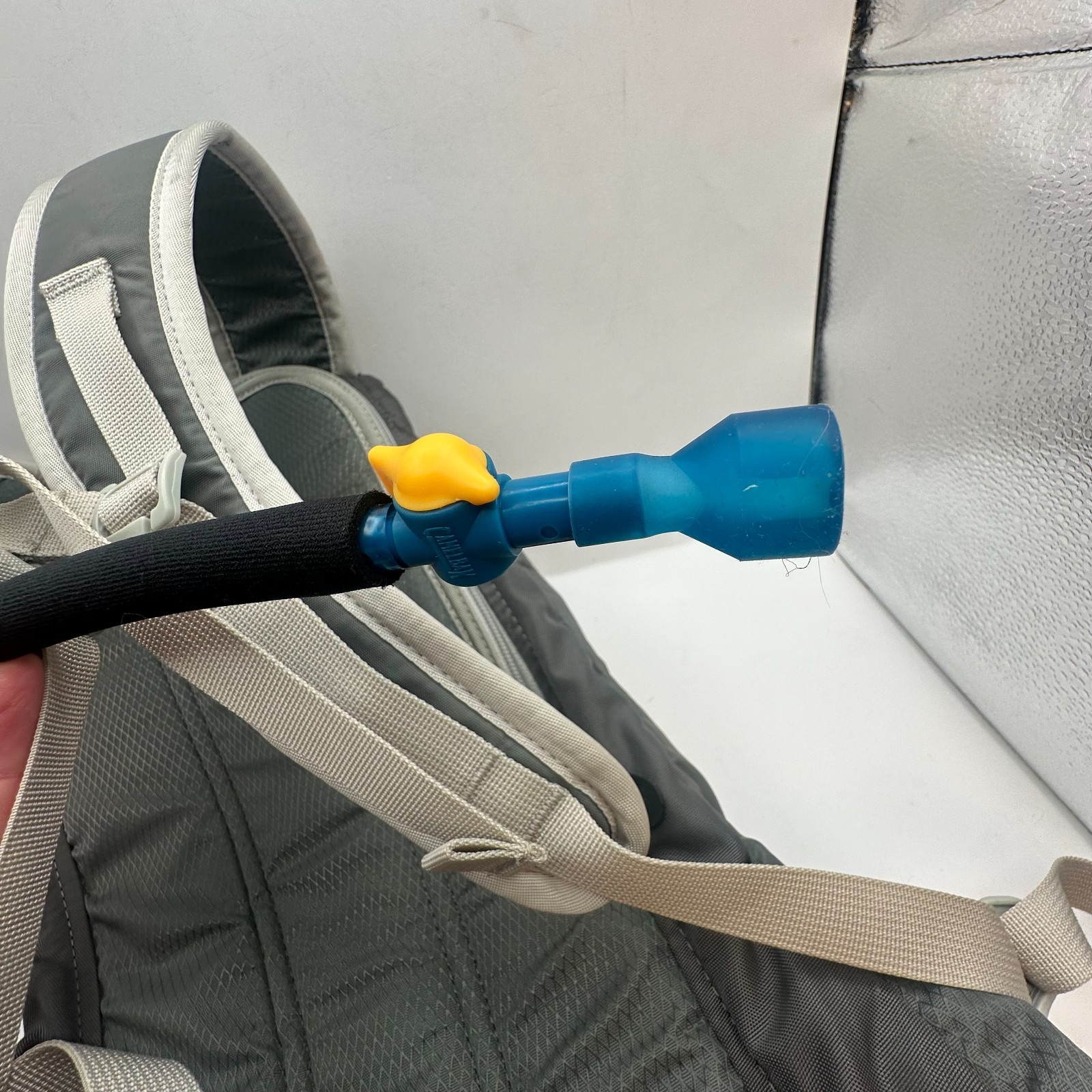 Camelbak Sugar Gray/Tan Hydration Backpack 2L Bladder Thermal Insulated Hose