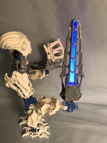 LEGO set 8732 Toa Matoro VINTAGE BIONICLE Toa Inika 100% complete w/ instruction