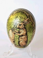 Antikes Osterei mit Pfeife rauchenden Osterhasen Blechei Automatenei um 1910