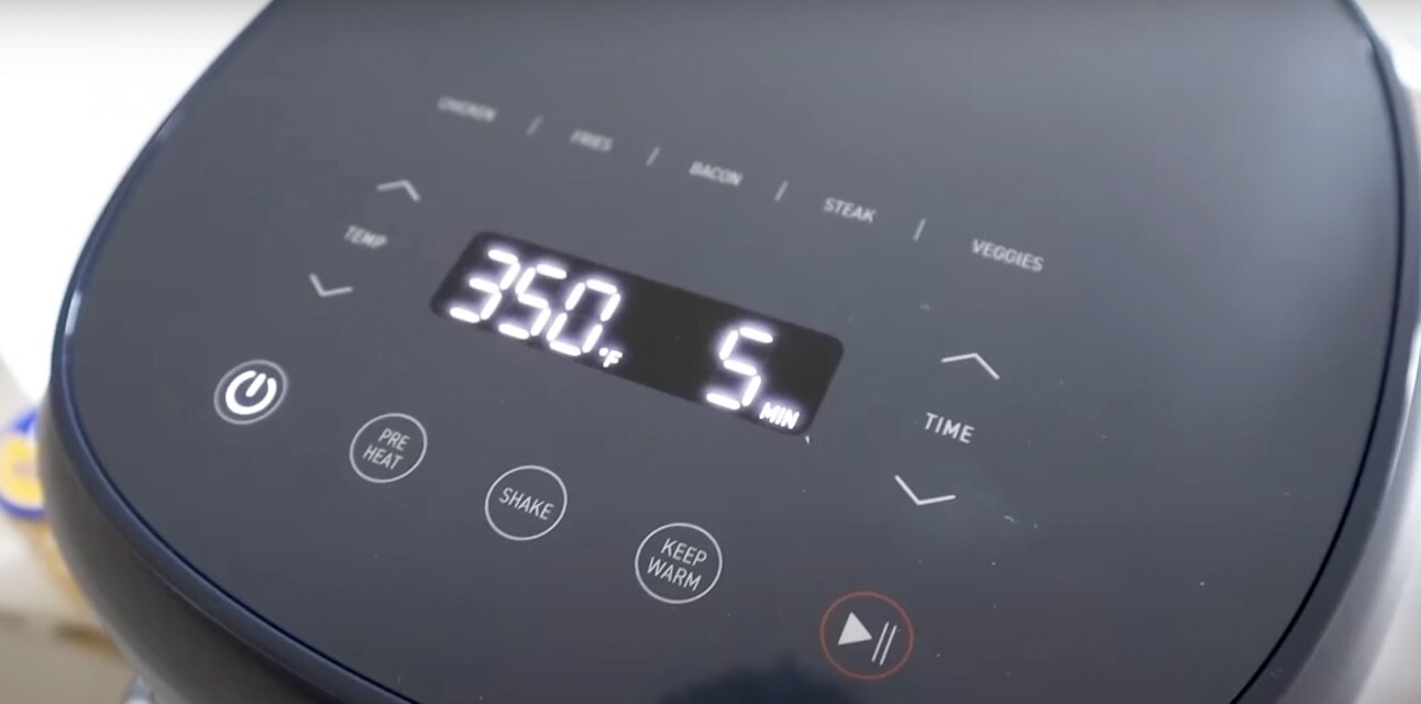 COSORI Lite 3.8L Air Fryer Control from ANYWHERE comes in grey or white - Picture 2 of 3
