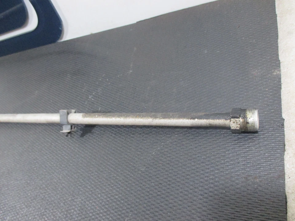 Toyota MR2 Spyder 2000 - tubo de manguera de succión de aire acondicionado B (undercar) Foto 3 de 4