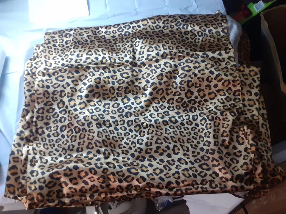 Manta Mainstays Estampado Leopardo Satinado Marrón Gris Estampado Animal GRANDE 48x90" Foto 2 de 4