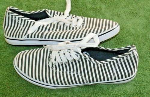 Womens size 8 Aeropostale Canvas casual 