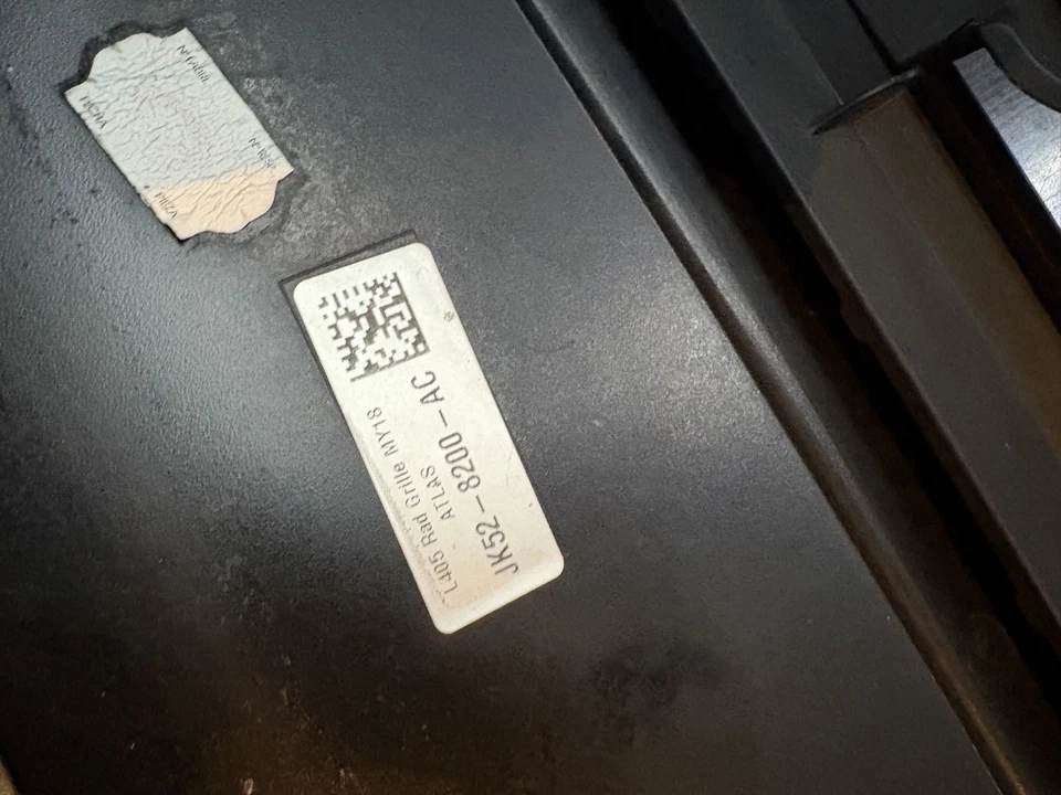 Range Rover 2018 2019 2020 2021 2022 parrilla central delantera OEM usada JK528200AC Foto 3 de 3