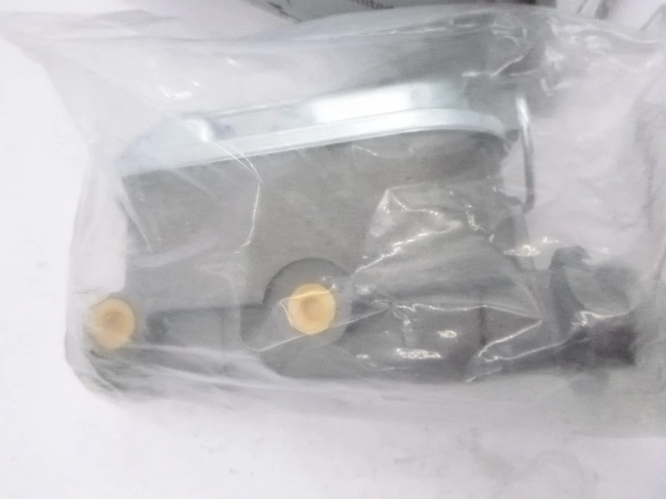 Cilindro maestro de freno Napa genuino OEM para Ford F-250 1977-1979 Foto 3 de 3