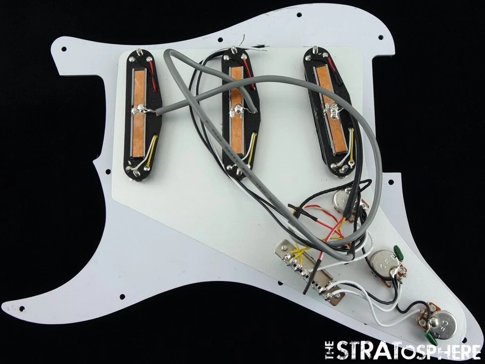 *NUEVO GOLPEADOR CARGADO de rieles de alto rendimiento para Fender Strat Red Tortoise 11 agujeros Foto 2 de 2