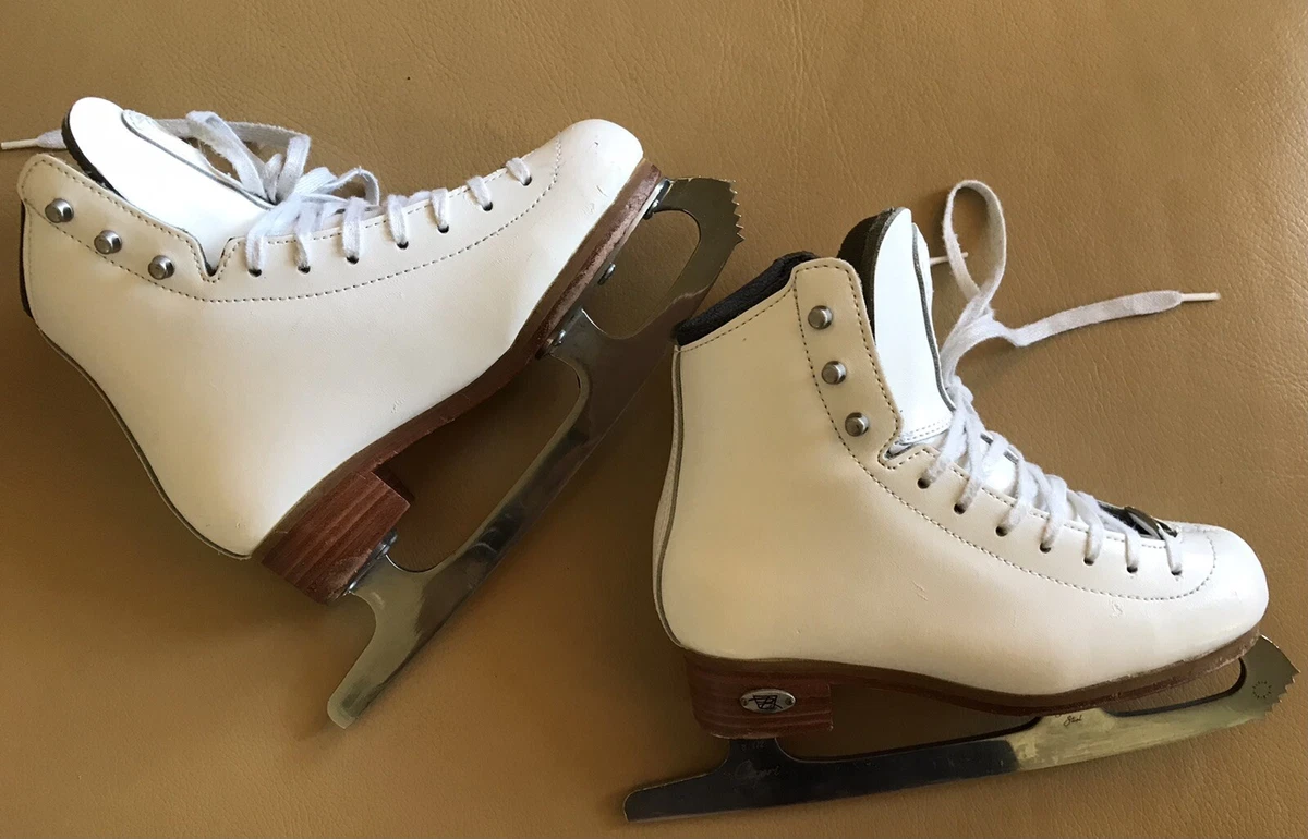 Reidell Figure Skates Model 23 White Medium Size 1 1 2 Capri Blades