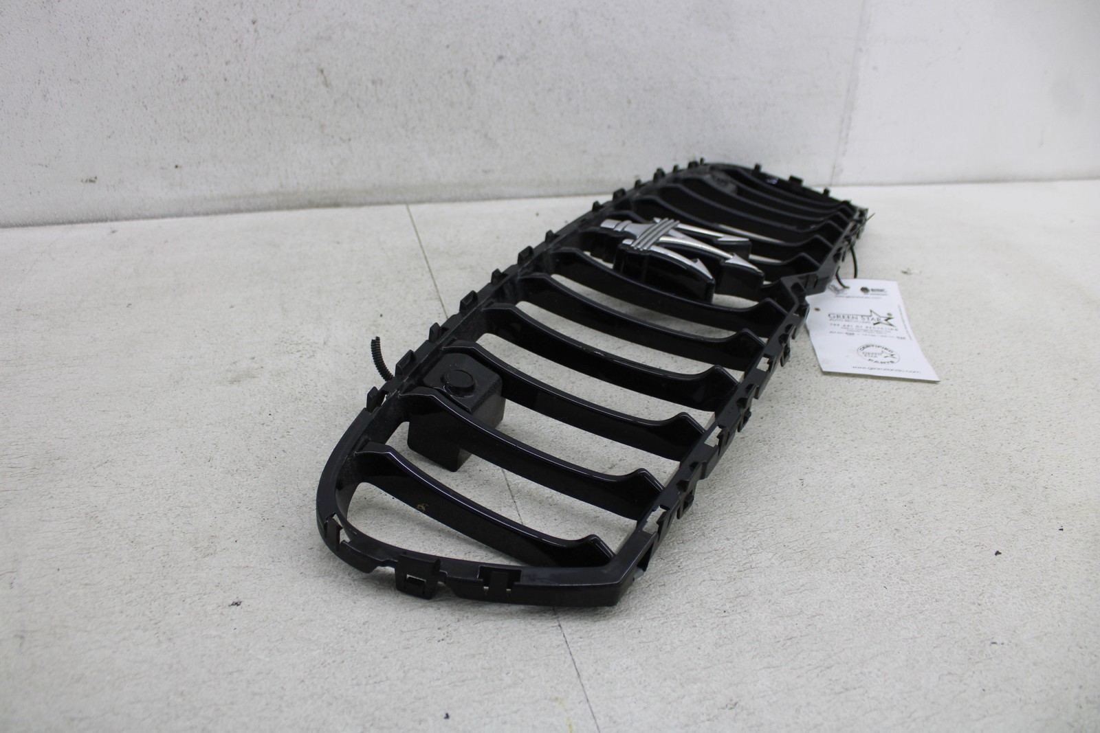 Grille UPPER CENTER W/ PARK ASSIST SENSORS 4DR AS SEEN MASERATI GHIBLI 2016