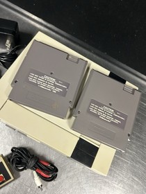 Nintendo NES Original Console Bundle Controller , Games