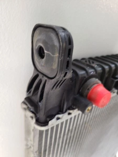 09-17 AUDI Q5 Radiator VIN Fp 7th And 8th Digit Turbo Center 8K0121251AJ        - Imagem 3 de 4