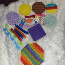 POP IT & FIDGET TOY LOT (19)