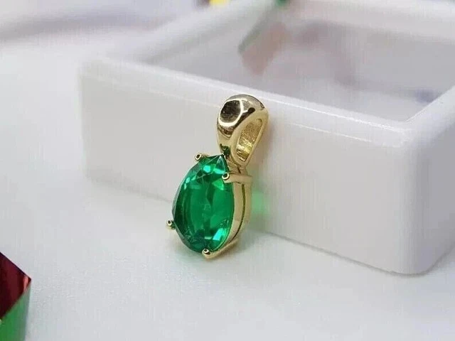 Женский кулон из натурального зеленого изумруда грушевидной огранки 3 карата с покрытием из желтого золота - Изображение 4 из 4