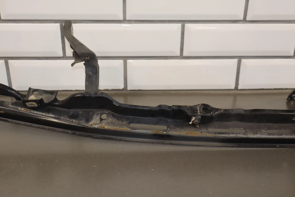 Soporte de cabezal delantero panel debajo de los faros Lexus LX470 2003-2007 Foto 4 de 4