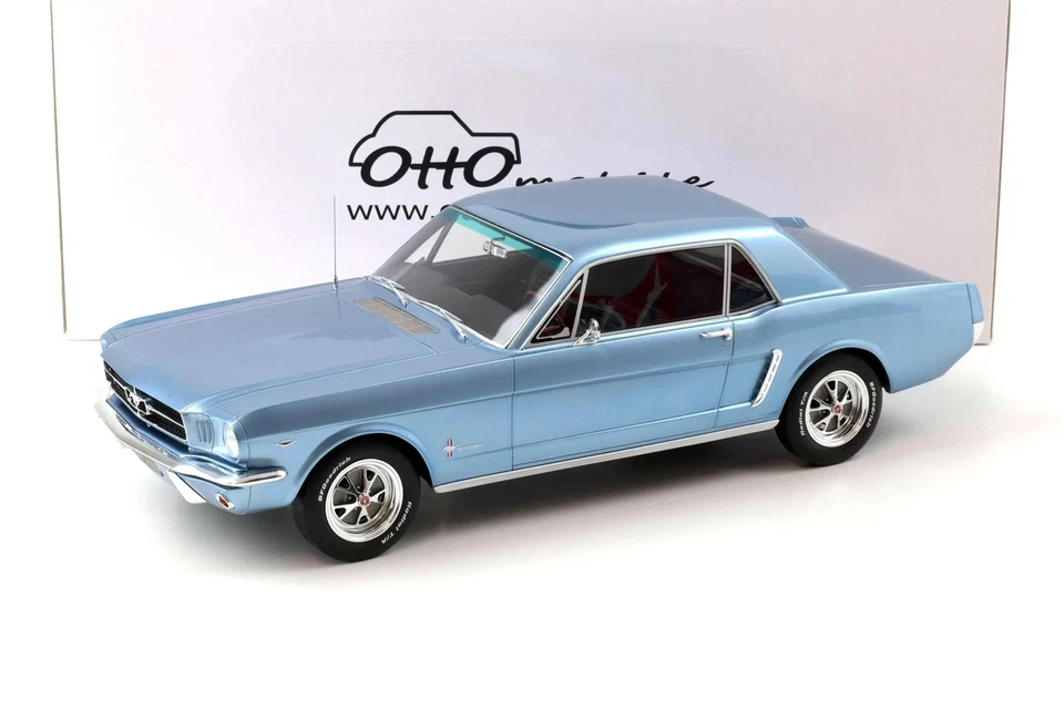Ford Mustang V8 Hardtop Pony Coupe 1965 Blu Metallizzato 1:12 OTTOMobile G089 - Immagine 2 di 4