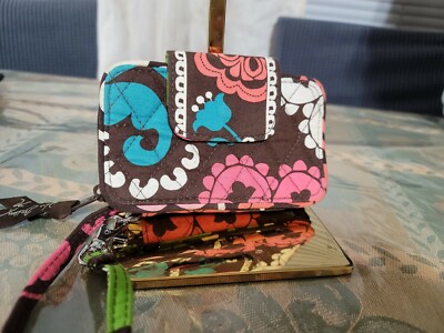 VERA BRADLEY Zip Around Wallet Wristlet Phone Case in Retired