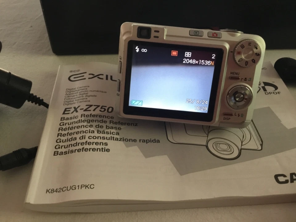 Casio Exilim Z750, 7.2 Megapixel, 3xOptical Zoom, incl. Zubehörpaket im OKT - Bild 4 von 4