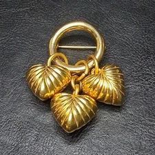 Vintage Pin Brooch Circle Whit Dangle Grooved Heart. 15.089