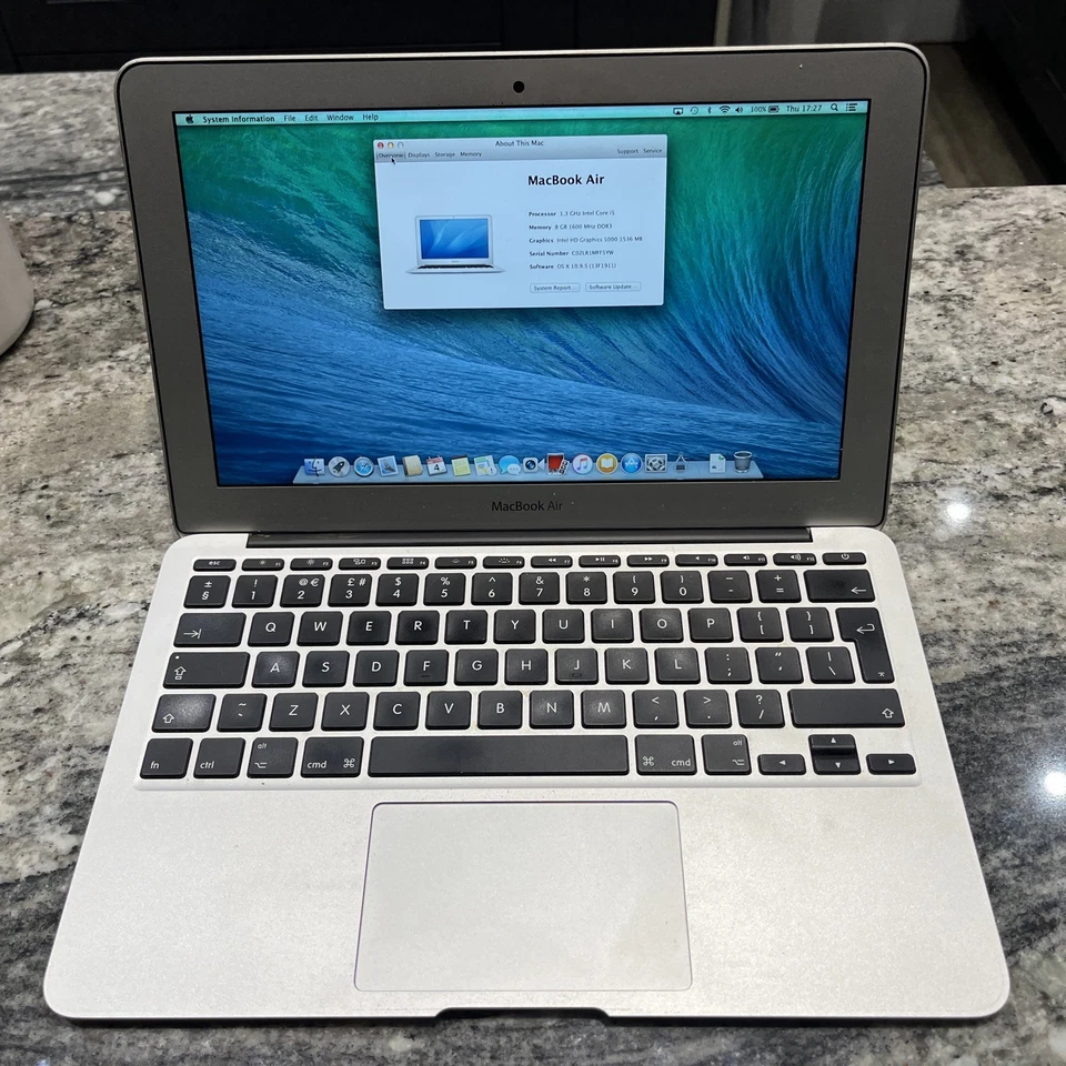 Apple MacBook Air 11.6" (128GB SSD, Intel Core i5 5th Gen., 1.30 GHz, 4GB)... - Image 3 of 4