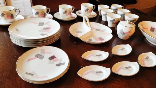 Noritake 1357 Vintage Fine China Set (Circa 1950) 32 pcs - "Pink & Black Lines" - Picture 3 of 6