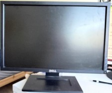 Dell UltraSharp 19 inch P1913T LCD Monitor W Power  VGA CABLE GRADE A