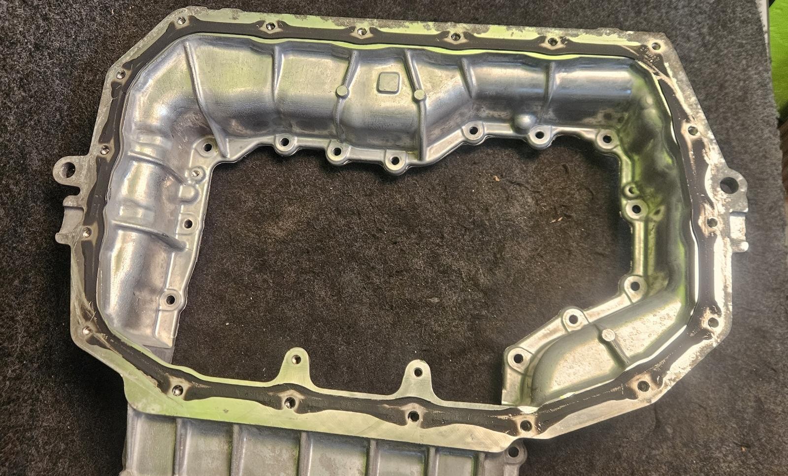 AUDI BENTLEY LAMBO PORSCHE OIL SUMP UPPER PART 4.0L V8 0P2103603E OEM
