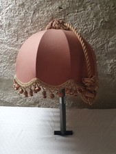 paralume vittoriano a cupola con nappe e frange, in velluto rosa antico. 