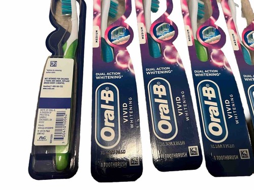 5 cepillos de dientes medianos Oral-B Vivid - Imagen 3 de 5