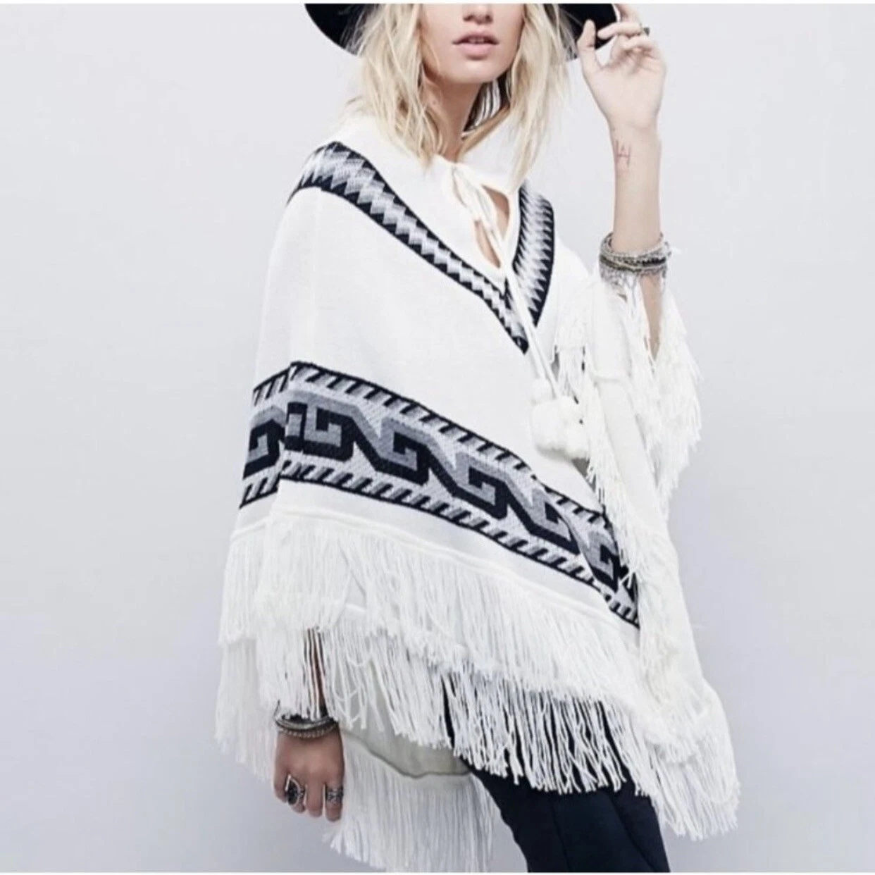 Free People North County Poncho Boho Cowgirl. One Size Southwestern *FLAW*READ