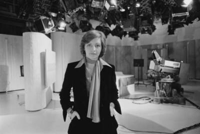 Sue Lawley in studio of BBC current affair programme 1976 OLD PHOTO