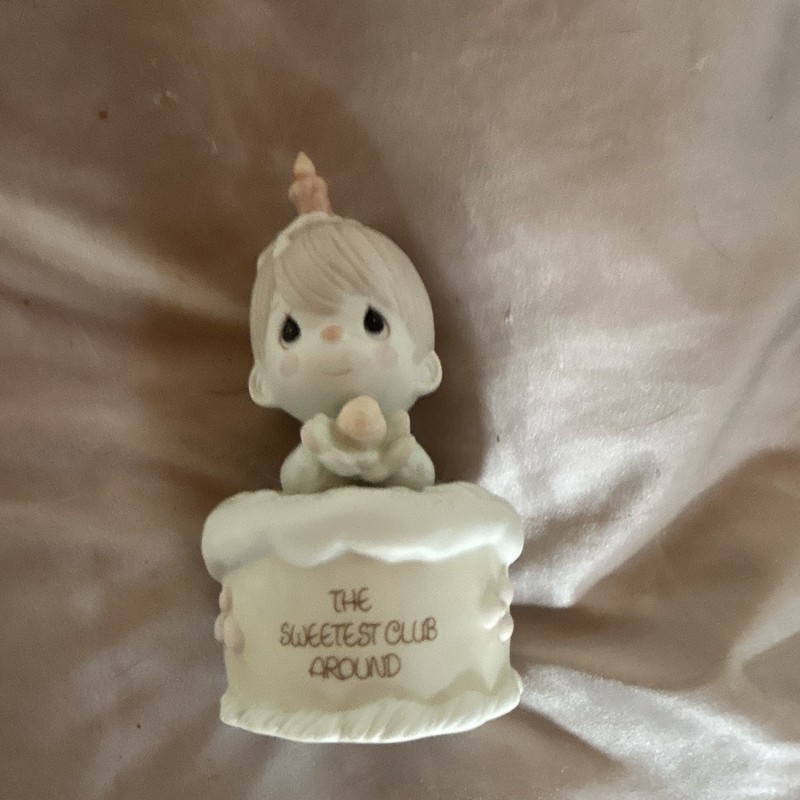 Precious Moments Charter Member The Sweetest Club Around Porcelain Figurine 1988