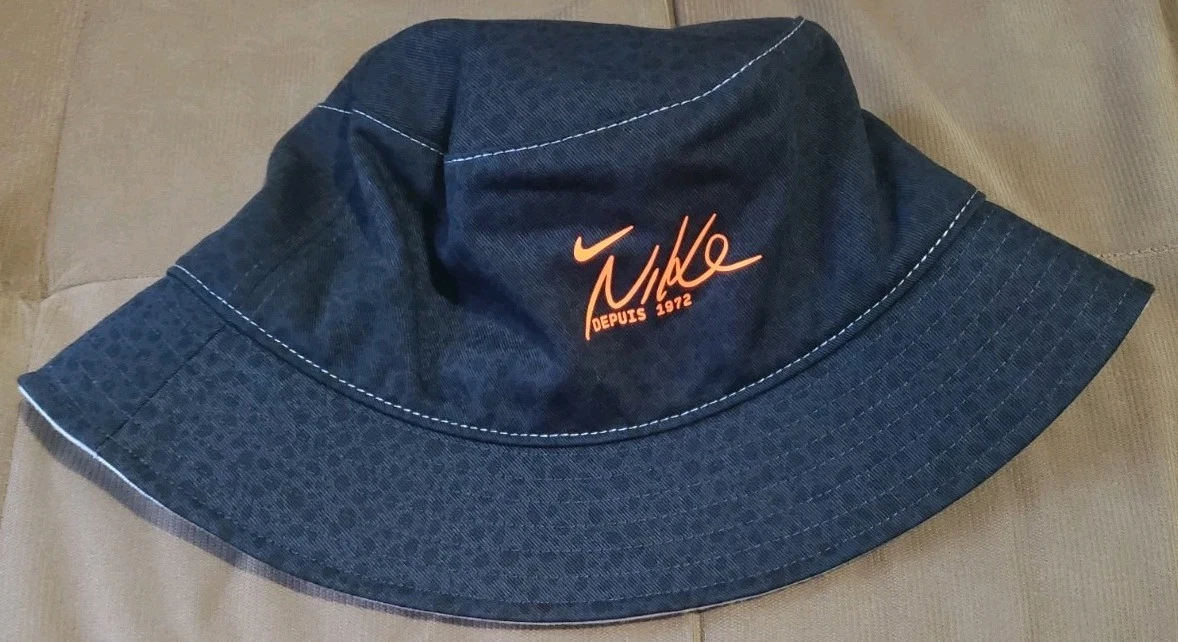 Nike Depuis 1972 Apex Electric Bucket Hat Dark Obsidian HJ4395-475 - Size Medium