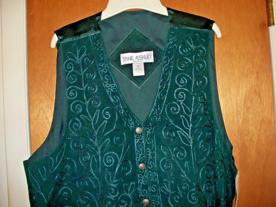 New Women’s Swede Leather Vest, Embroidered Size XL Color Hunter Green – E2 - Image 3 of 4