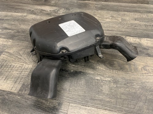 1997-1998 CBR1100XX Super Blackbird Honda OEM Air Filter Cleaner Case Box Lid - Picture 6 of 11
